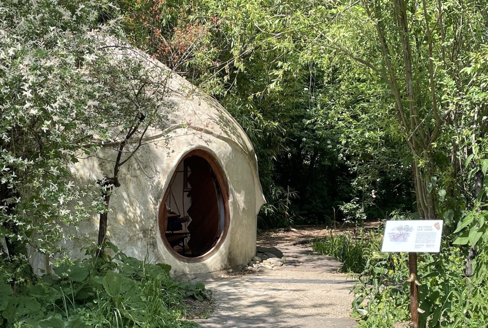 Arc-et-Senans Festival des jardins 2023 Les pieds sur terre