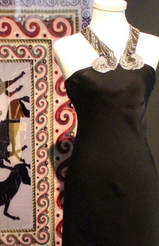 Musée Soieries Bonnet Robe longue bijou