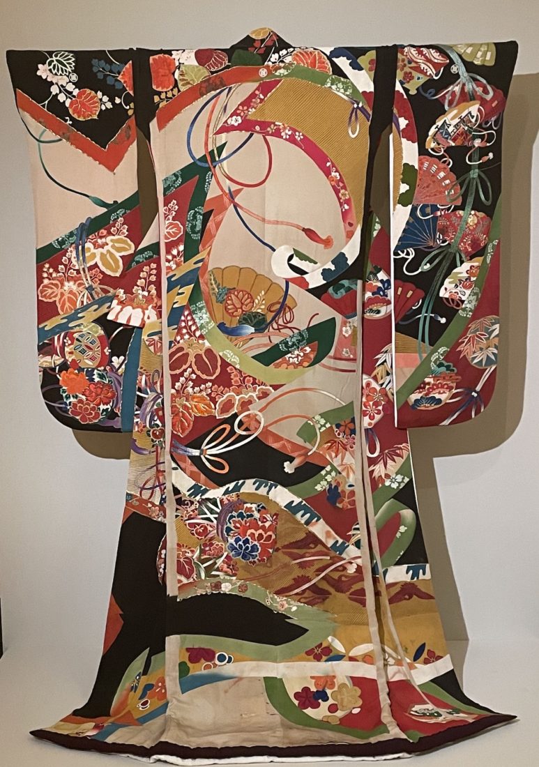 Kimono de mariage à longues manches furisode.