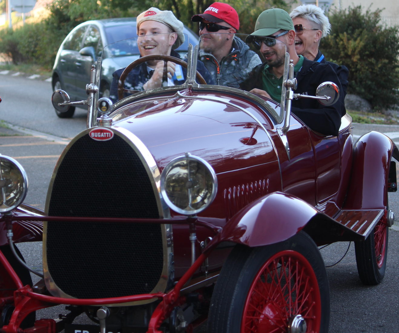 Bugatti Molsheim joyeux participants