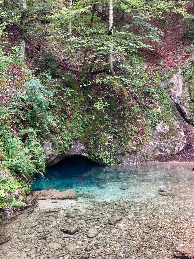 Saint-Point grotte La Source bleue 