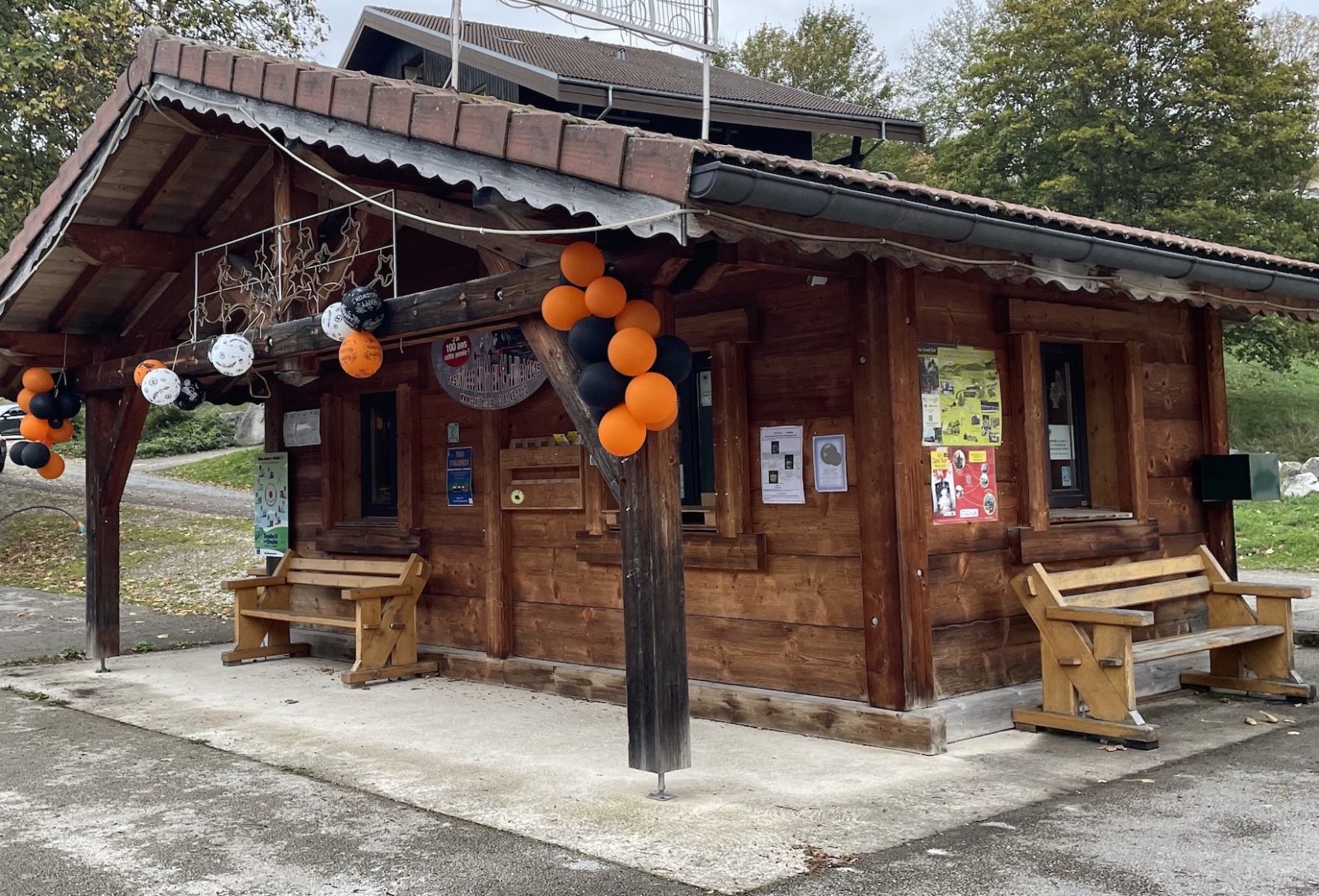 Conifer la gare Les Hopitaux Neufs