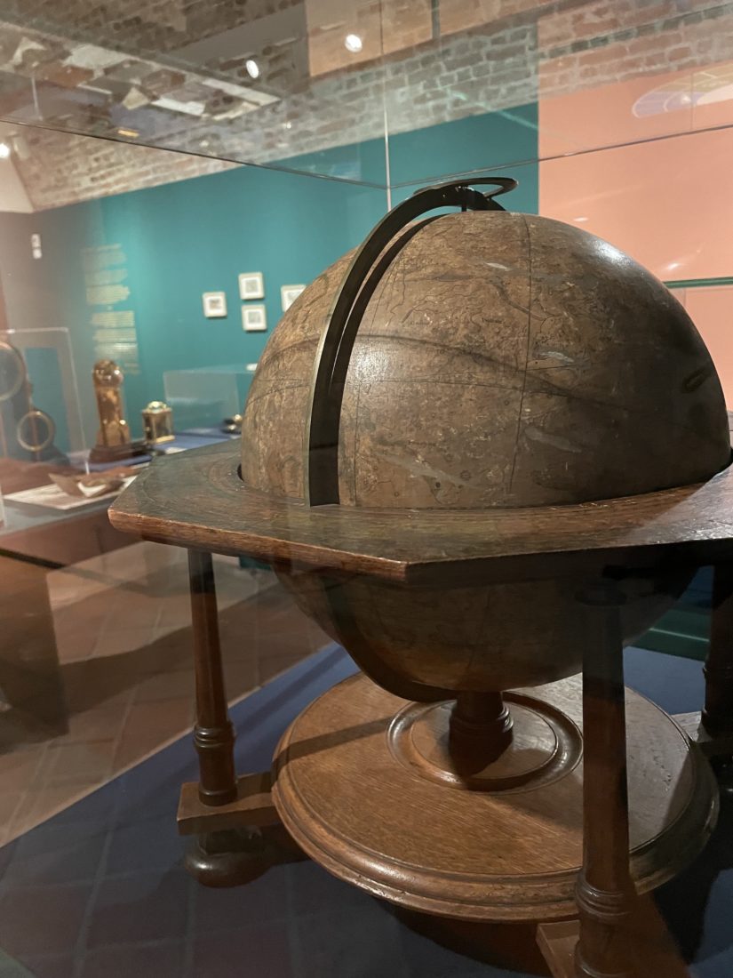 Globe céleste datant du XVIIIème siècle