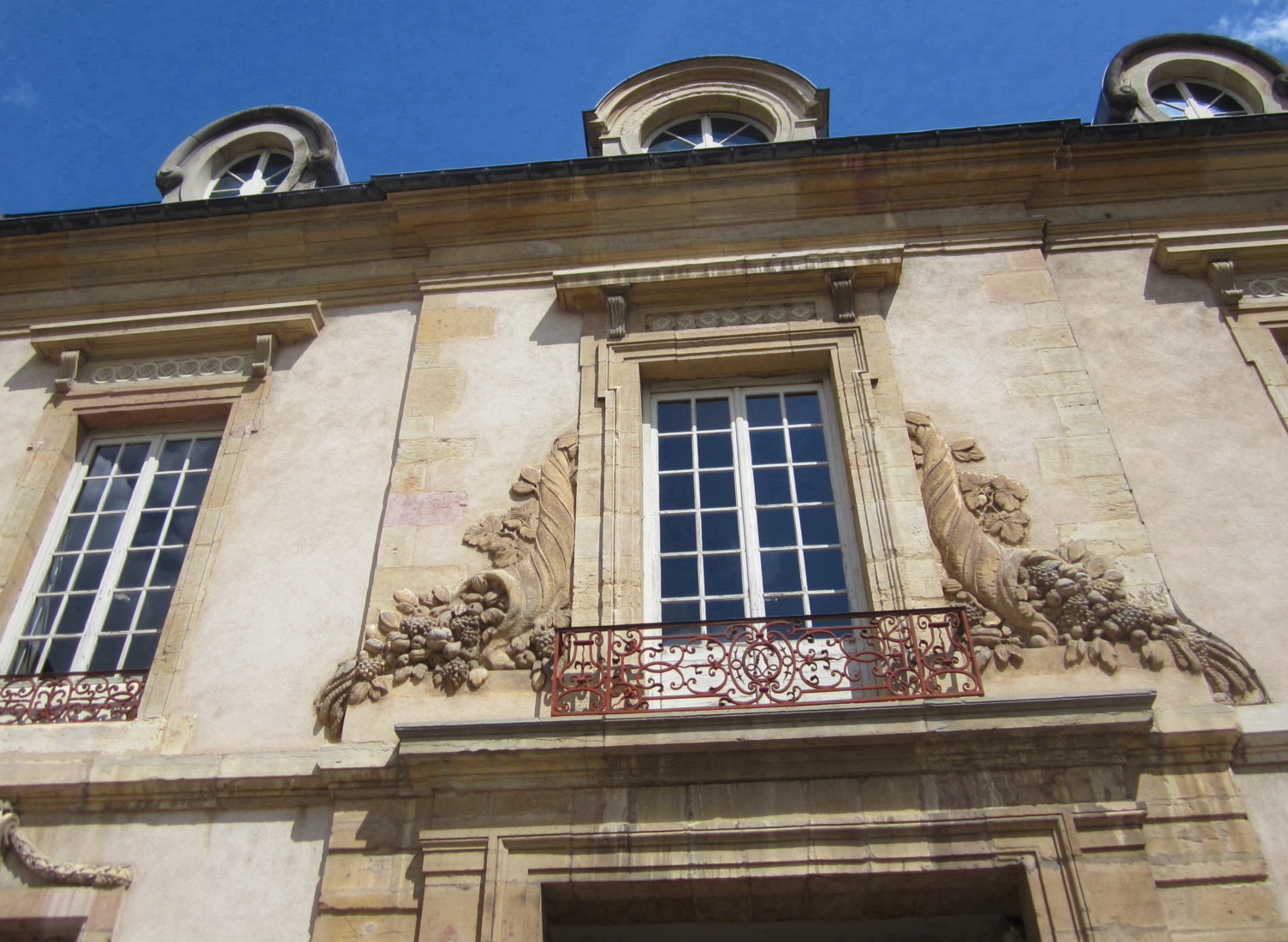 Dijon Frise sur façade