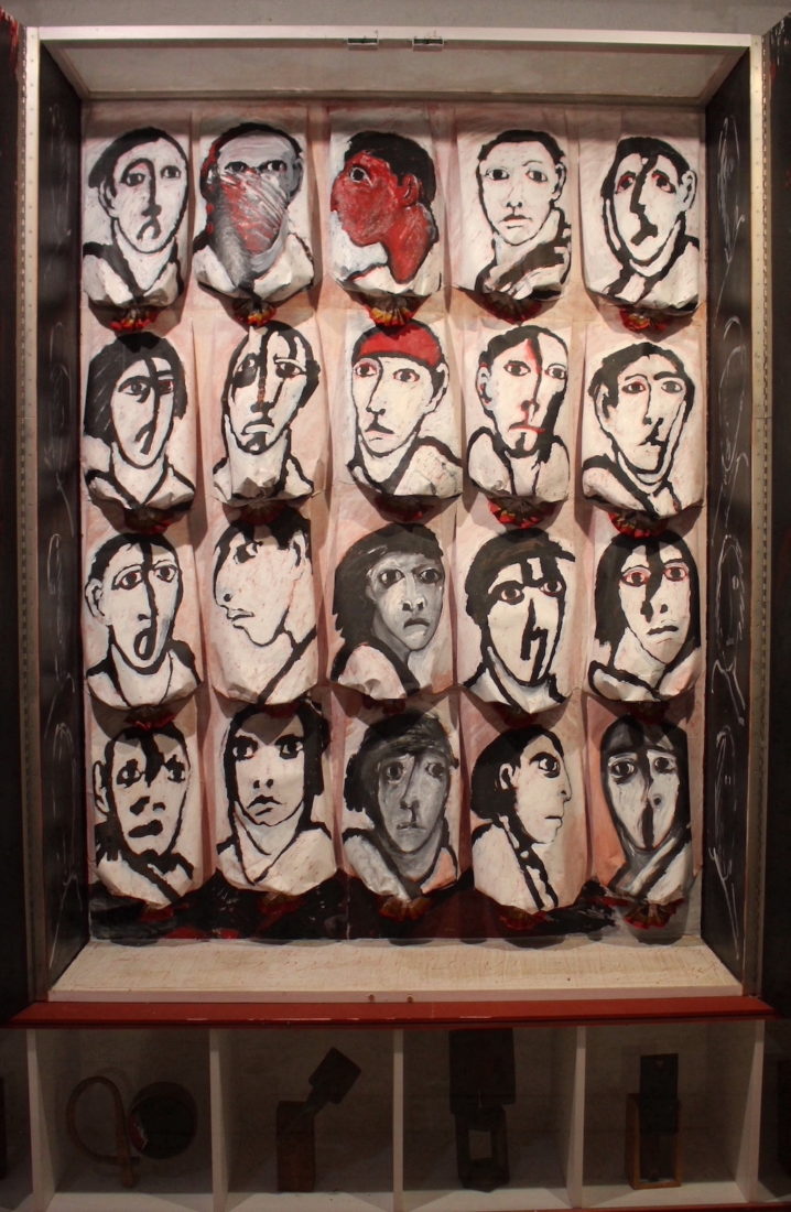 Juan Martínez Arma_rio : intérieur de l'armoire
