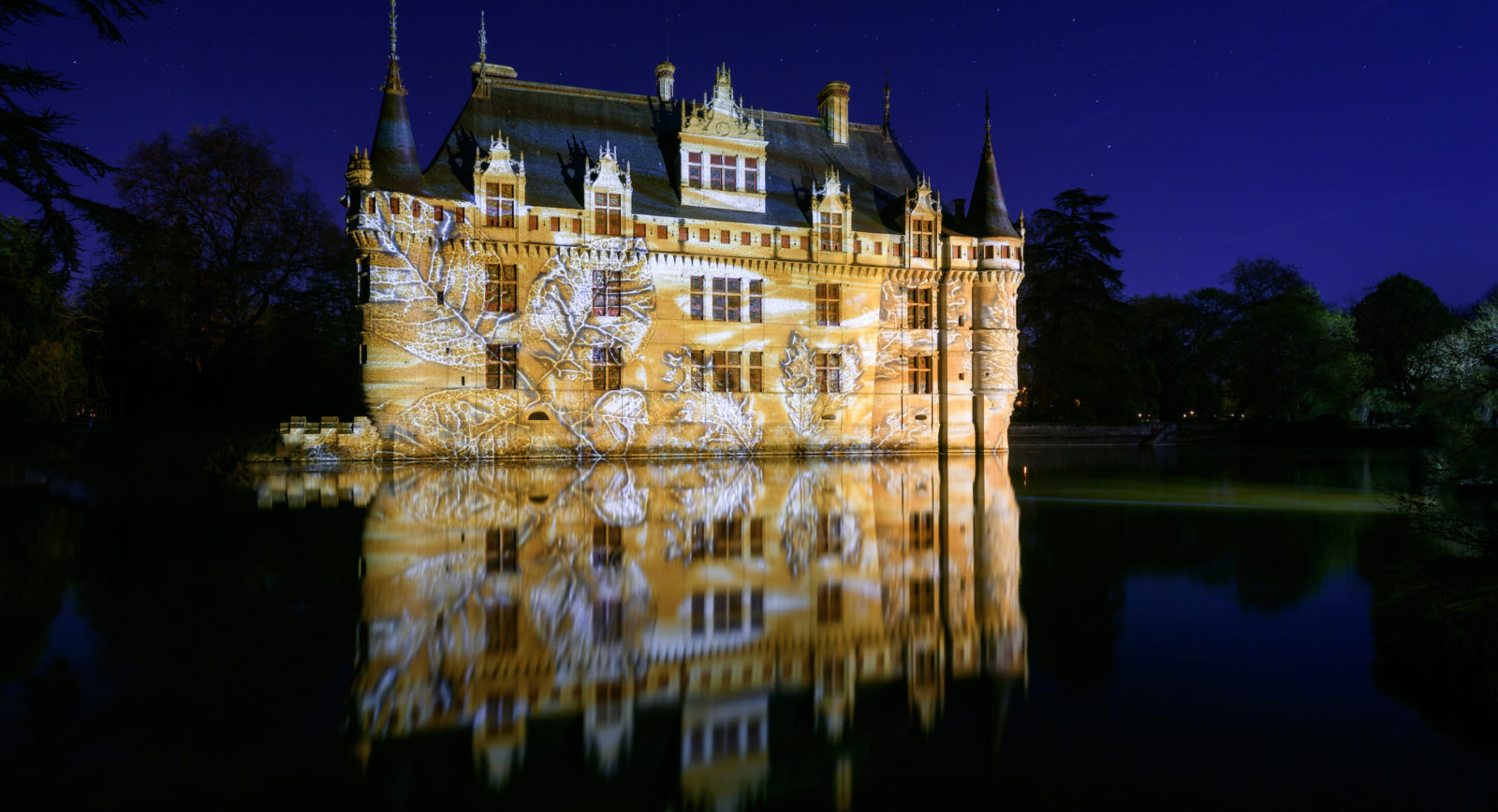 Château d'Azay-le-Rideau, lumière de verre © Léonard de Serres - CMN