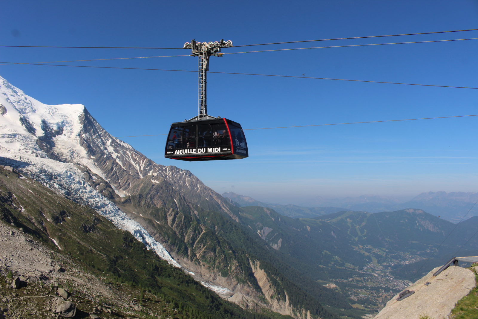 Chamonix cabine vers Aiguille du Midi