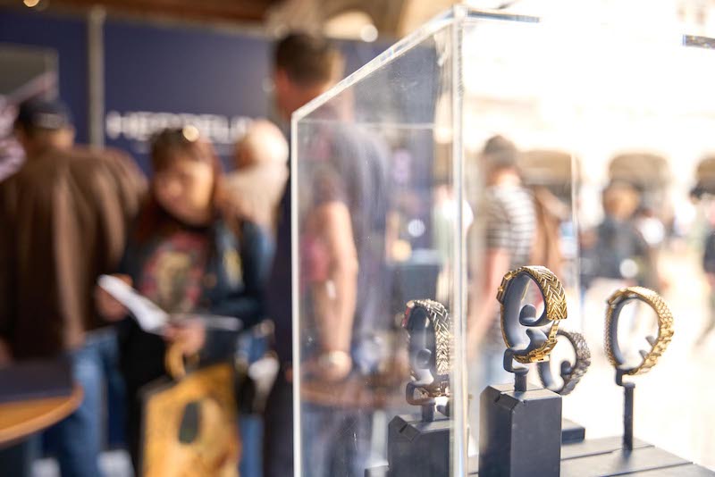24 h du Temps Besançon présentoir montres