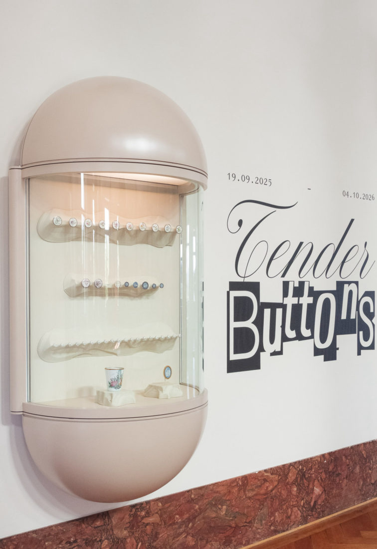 Ariana Tender Buttons capsules" 