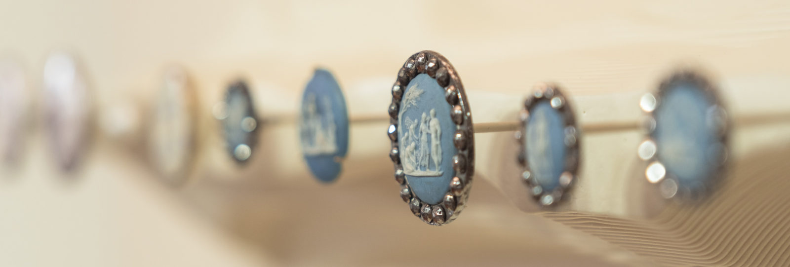 Wedgwood & Sons, boutons en grès
