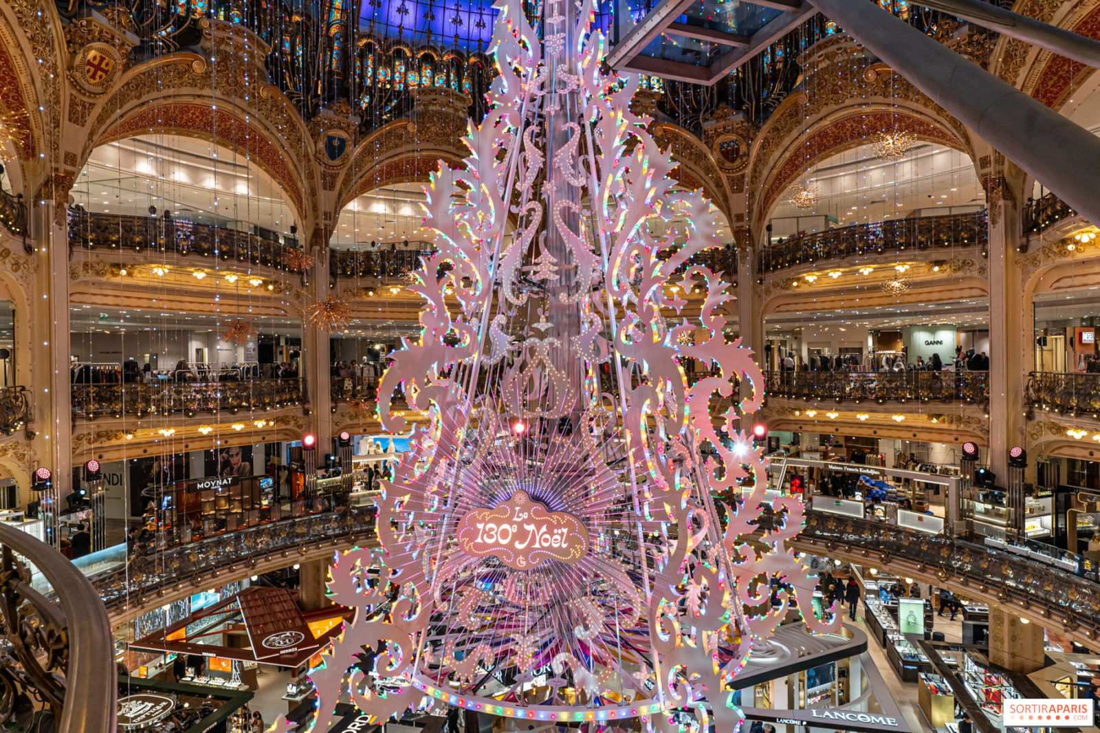 galeries Lafayette Sapin 2024 par Kevin Germanier