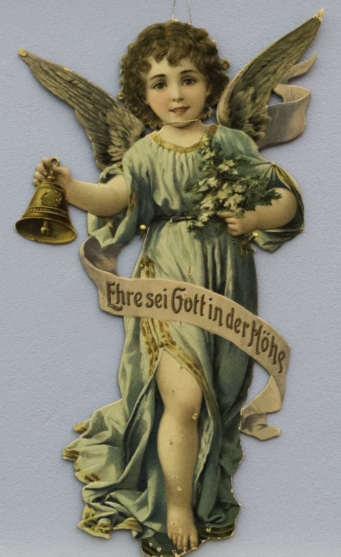 Château de Gruyères ~ Anges à l’infini Ange en carton, vers 1900. 