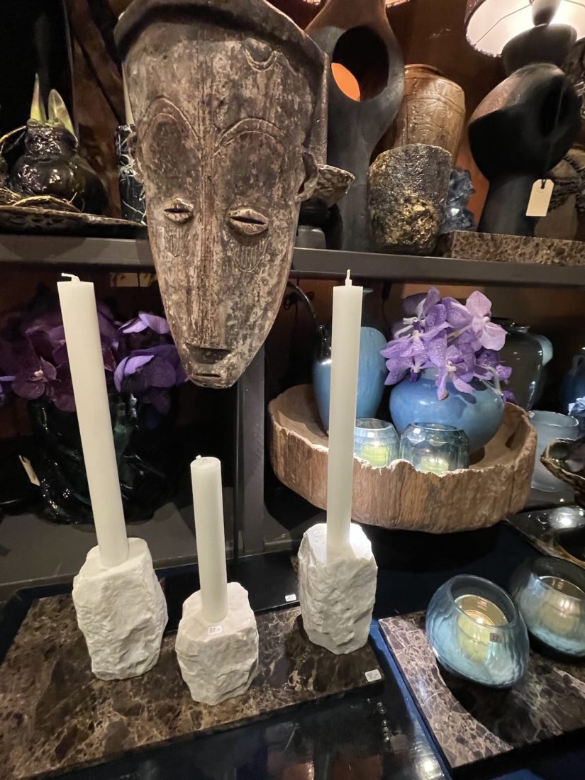 Rémy Jaggi à Trélex 2025 décor mauve avec bougies