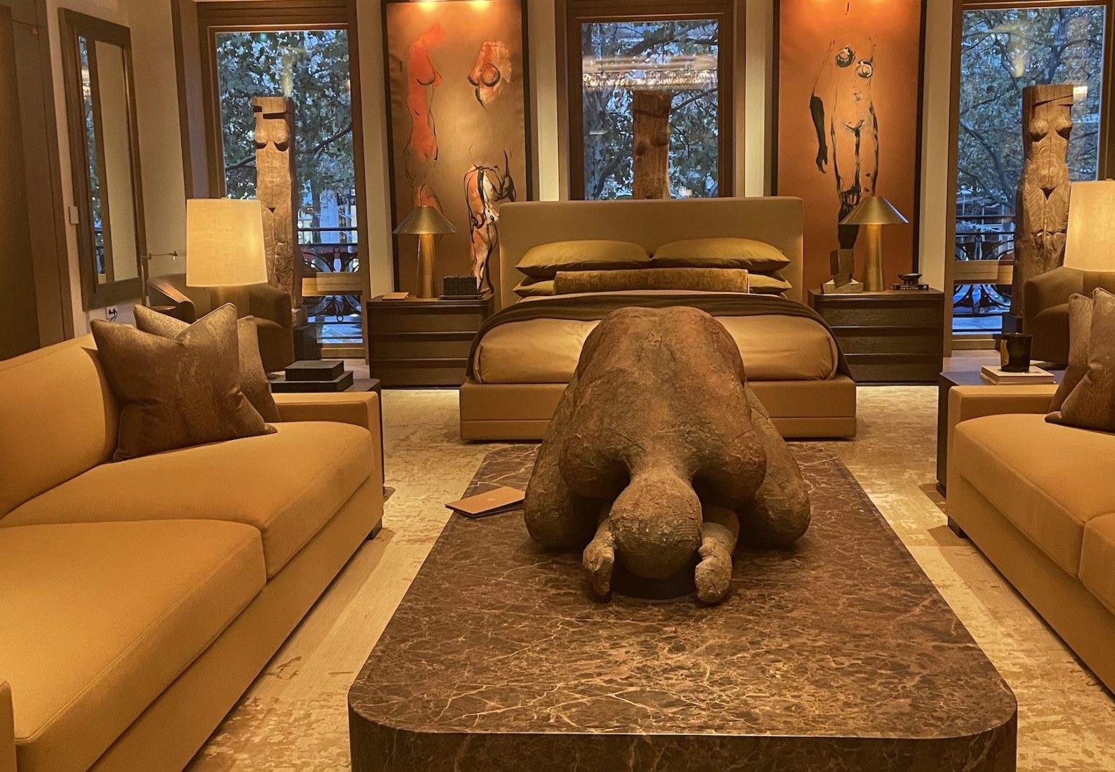 HR Paris galerie statue, mobilier