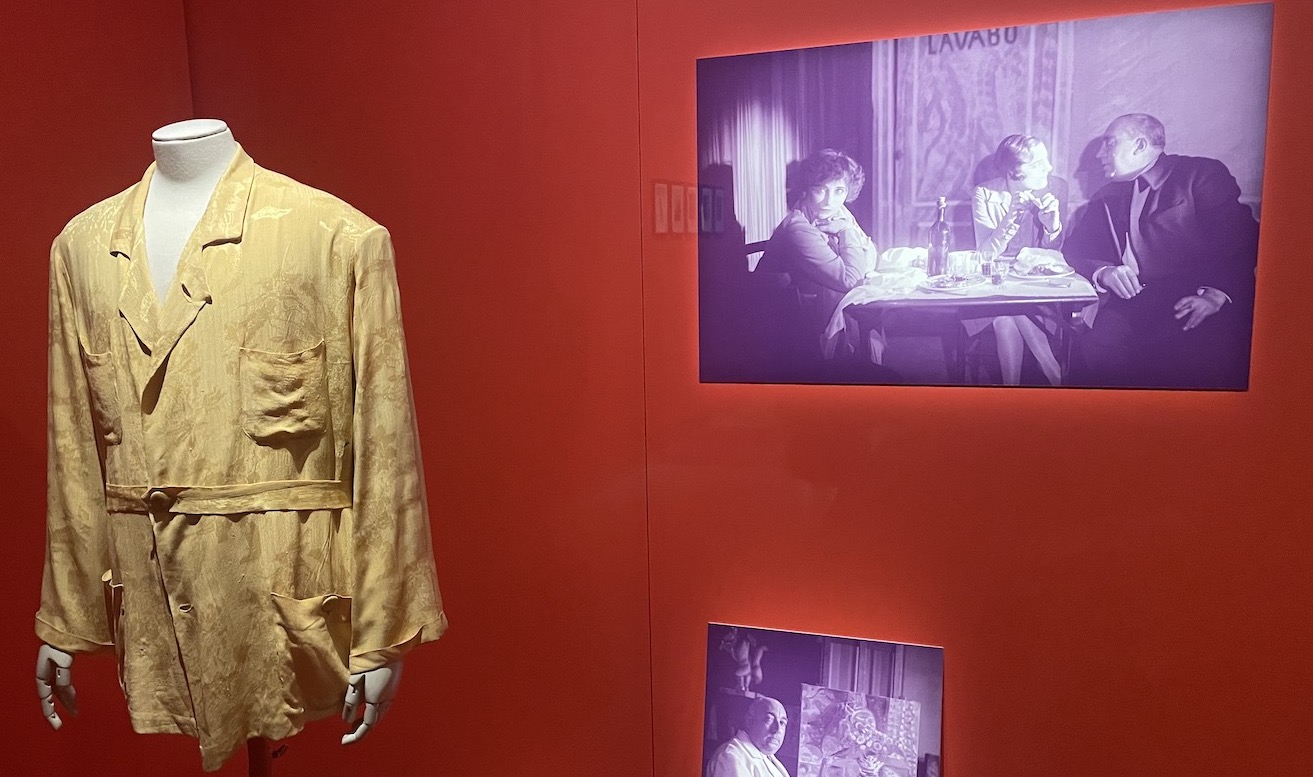 veste de pyjama. Colette, Ninon Gilles et Paul Poiret, dans La Vagabonde