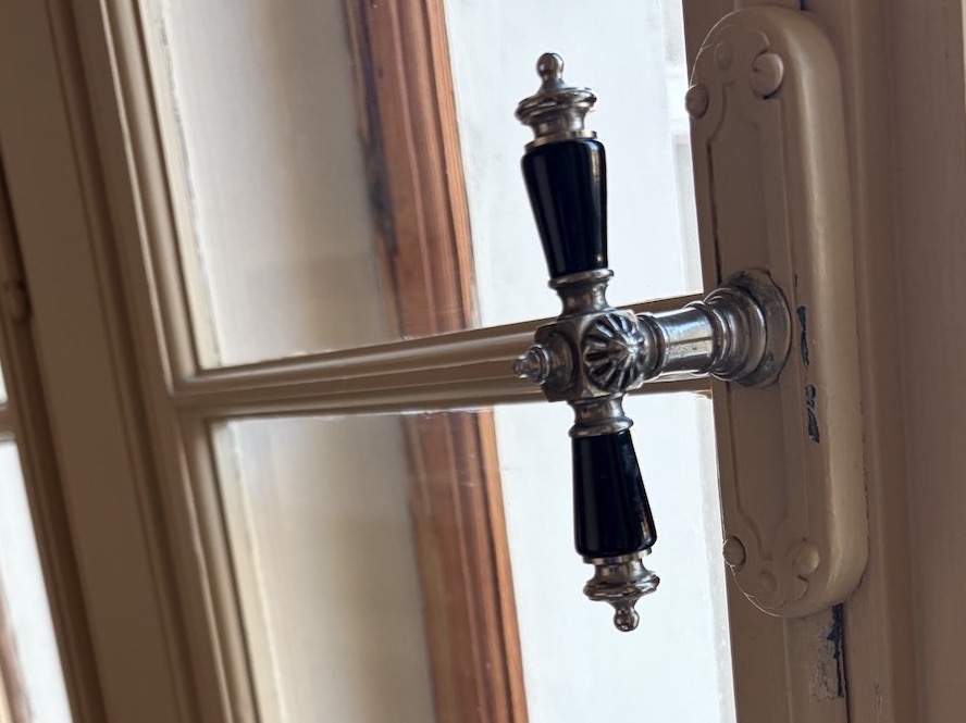 Caux crémones de fenêtre  