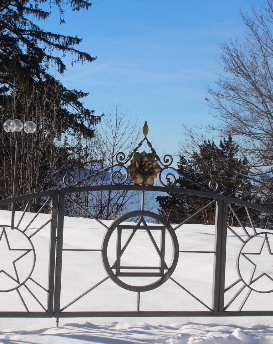 Grand Hôtel de Caux portail rose croix