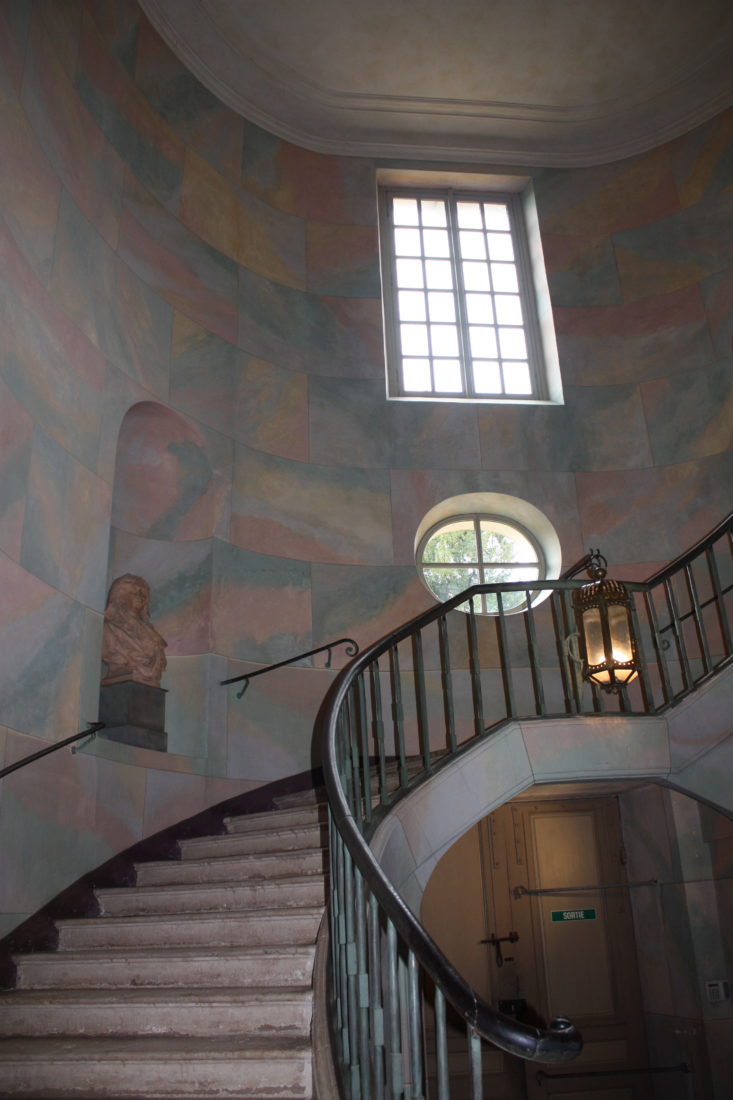 Nohant le grand escalier décoré par Maurice 