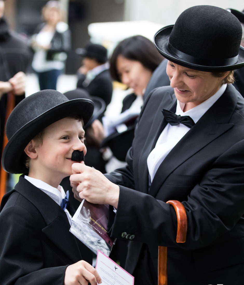 Chaplin's Word visiteurs déguisés en Charlot