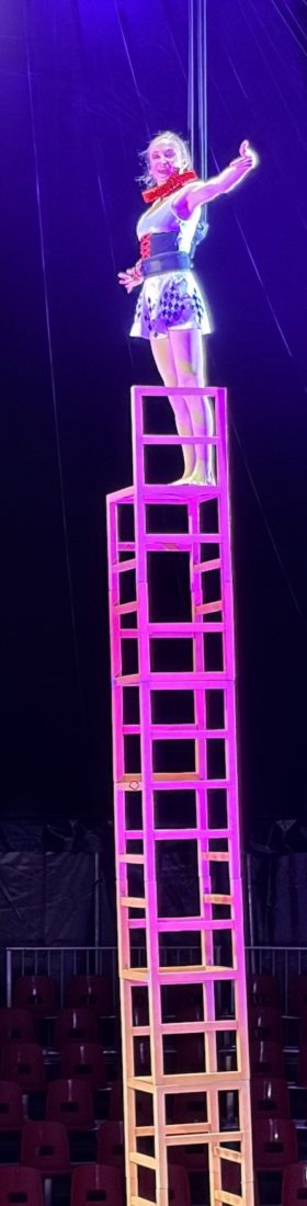 Chaplin's Word cirque échelle