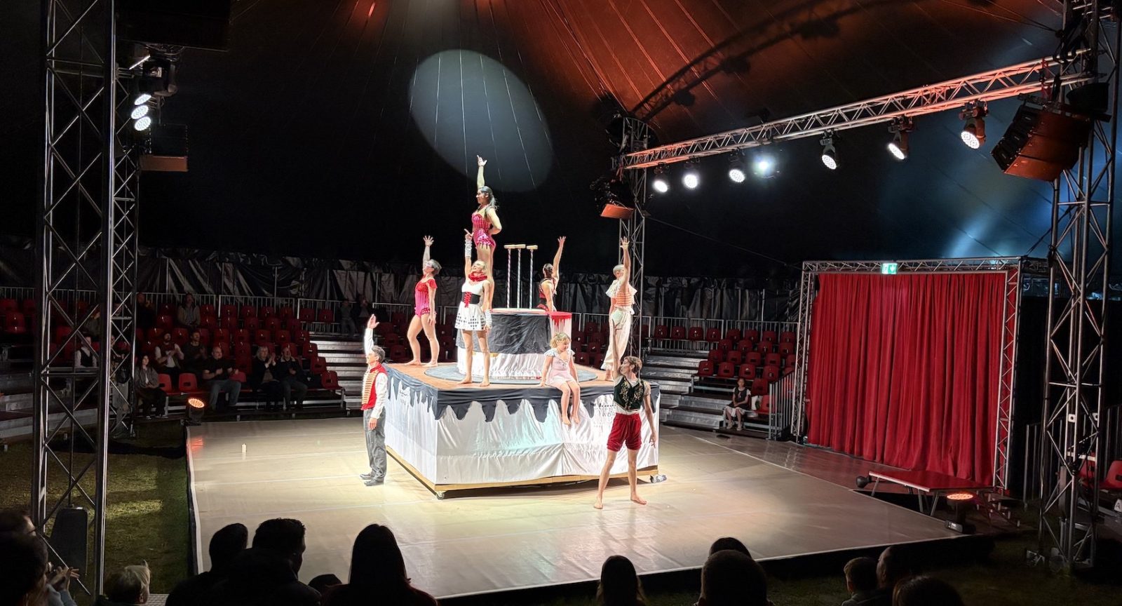 Chaplin's Word cirque gâteau