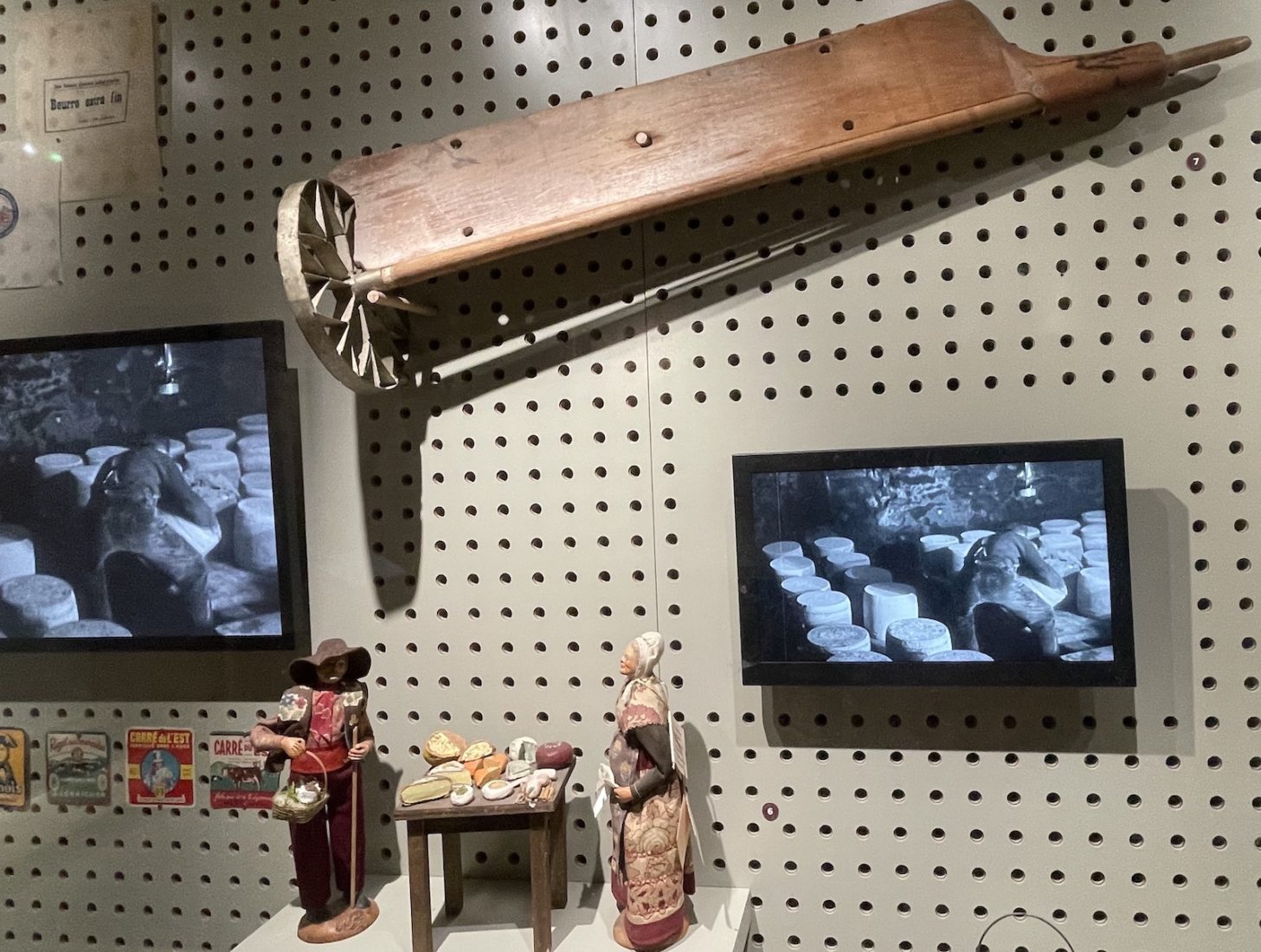 Paris : musée du Fromage outil, films de présentation