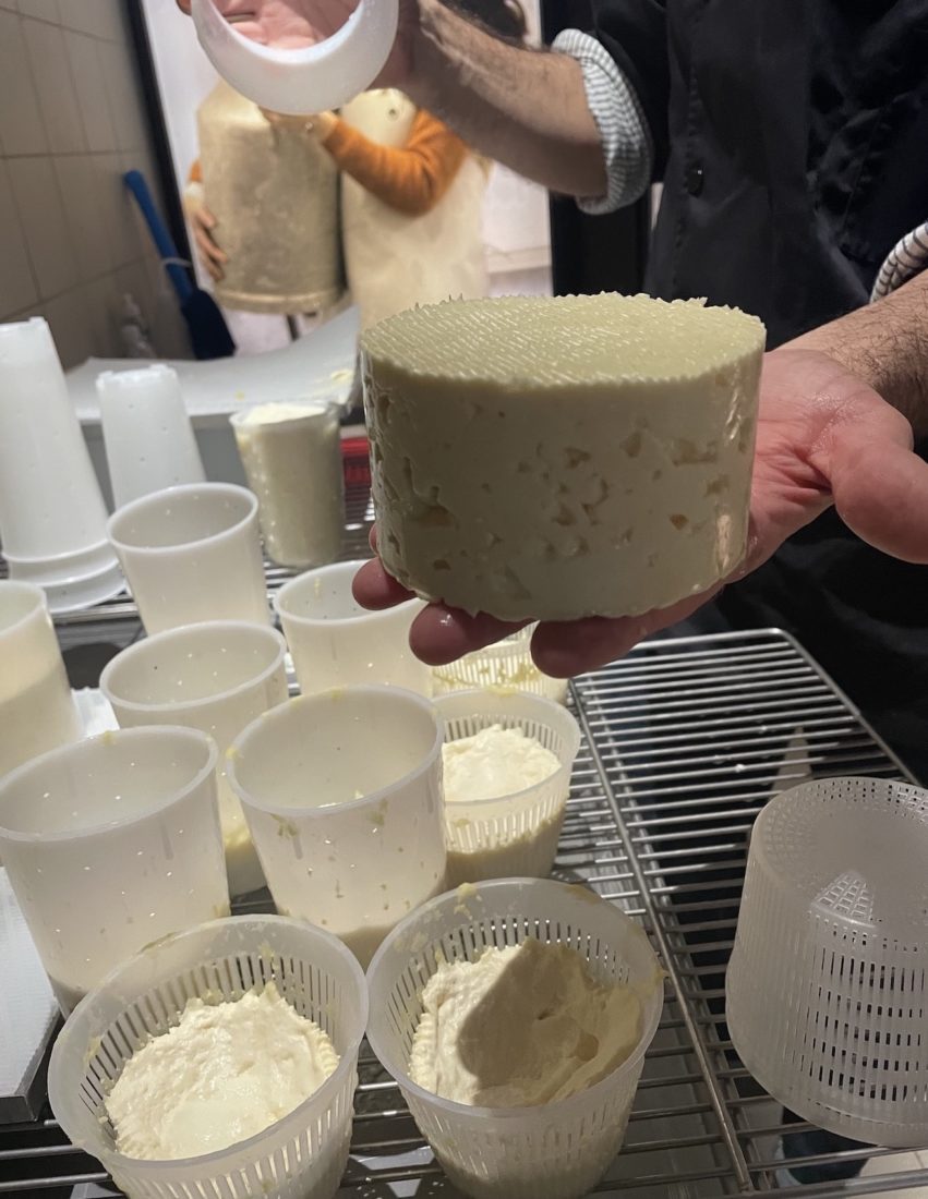 Paris : musée du Fromage- fabrication