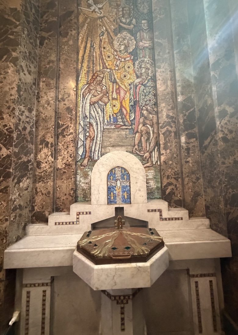 Vichy Notre -Dame des Malades baptistère