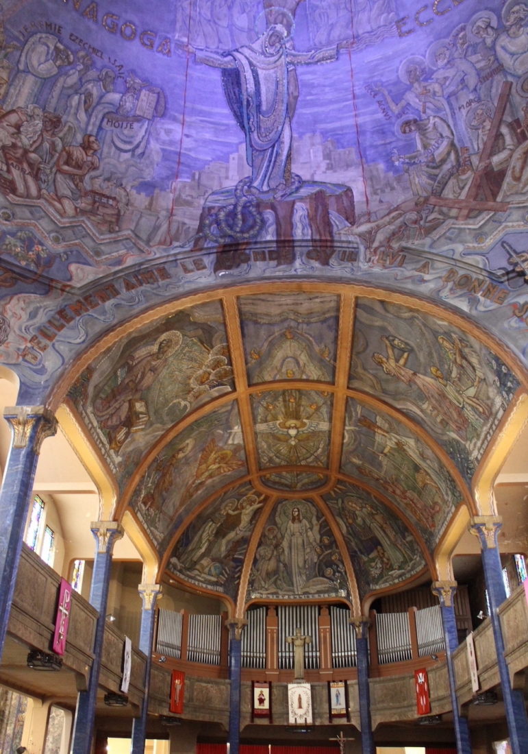 Vichy Notre -Dame des Malades la nef